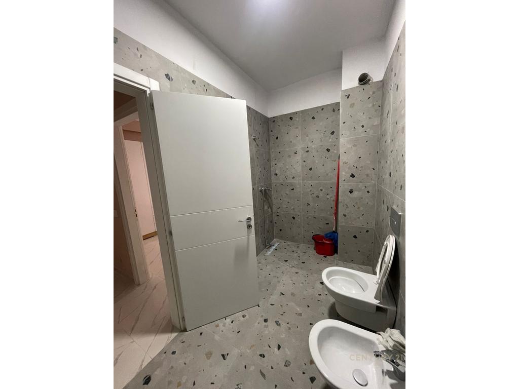 JEPET ME QIRA APARTAMENT 2+1+2 TEK URBAN GATE NË ASTIR