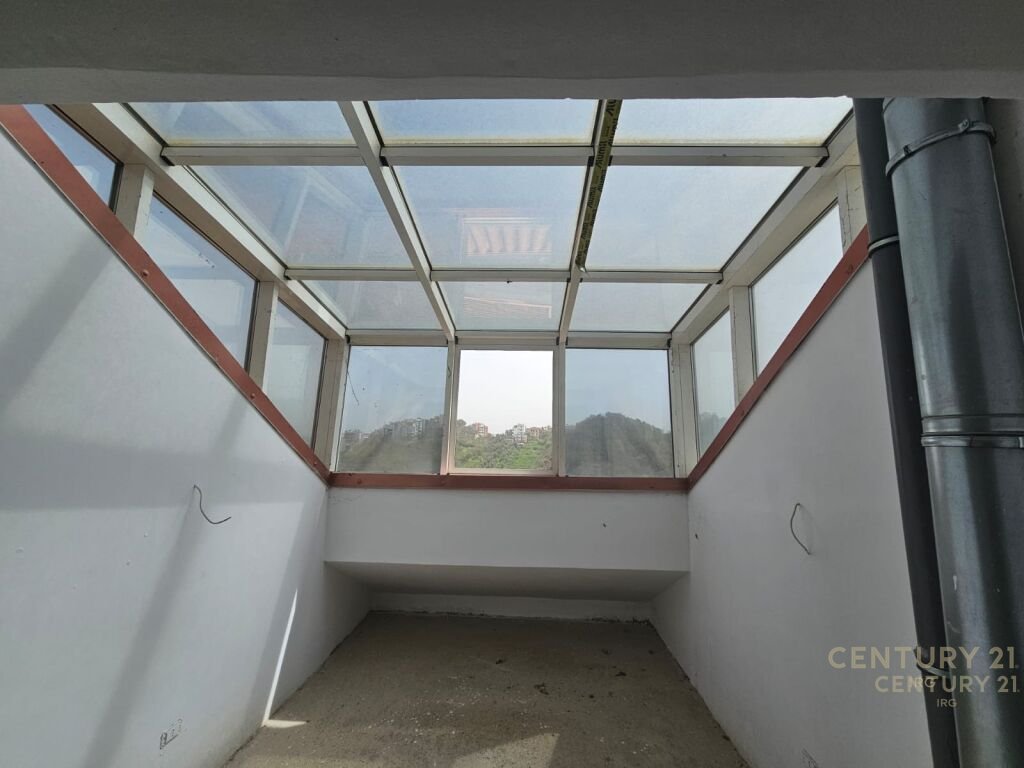 Villa with swimming pool in Residence Kodra e Diellit 1