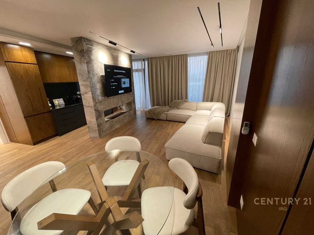 Luxury apartment for rent at Lake View Residence !!