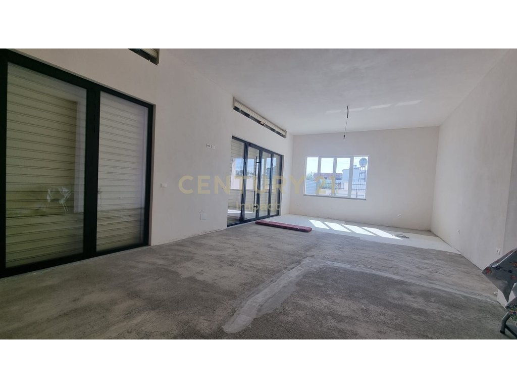 Commercial Space, For Rent in Kodër Kamëz, Tirana - 750€ !