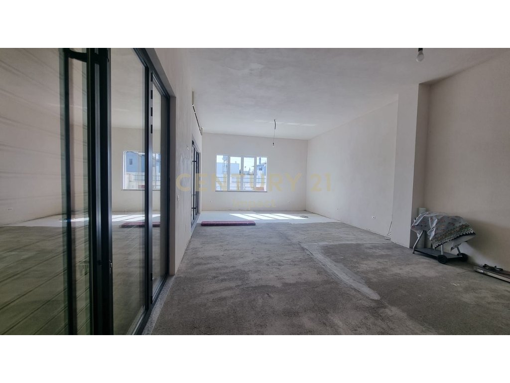 Commercial Space, For Rent in Kodër Kamëz, Tirana - 750€ !