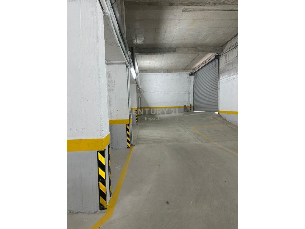 Parking Me Qira në Fresk, Tiranë - 2000€ | 1257.5 m²