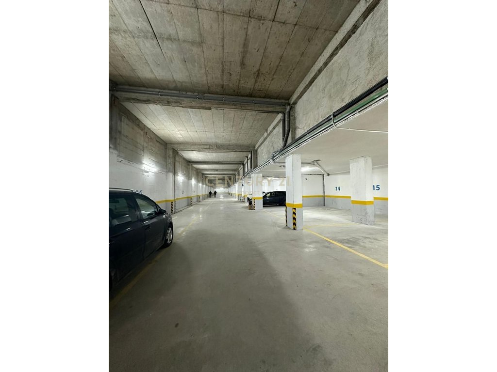 Parking Me Qira në Fresk, Tiranë - 2000€ | 1257.5 m²