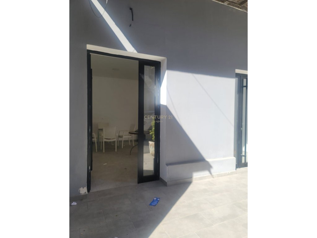 SHOP FOR RENT ALONG THE ROAD. 33M2