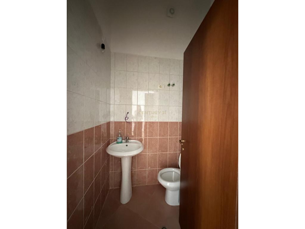 Commercial space (shop) for rent in the Fresku area