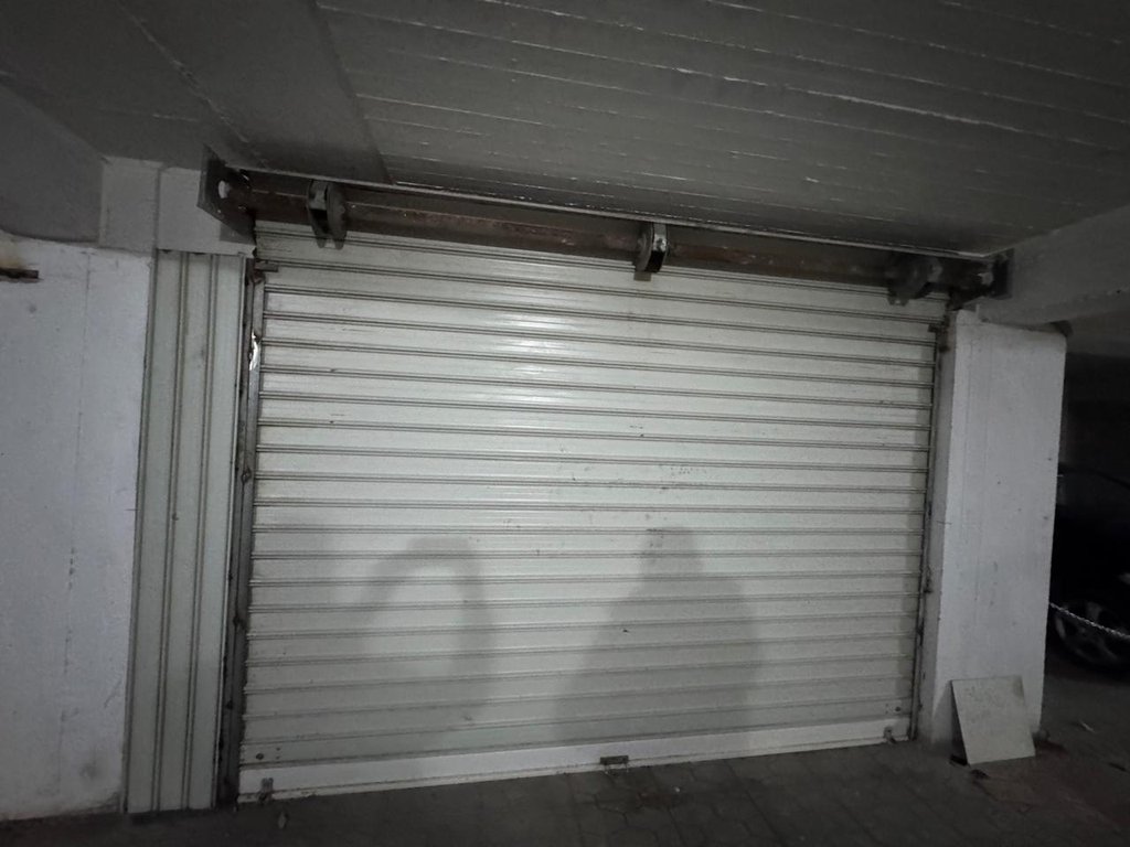 GARAGE FOR SALE ON HOSPITAL STREET!