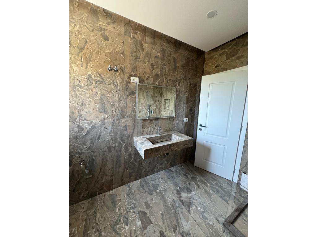 APARTMENT 2+1+ GARAGE FOR SALE, AT DHIMITER KONOMI STREET!
