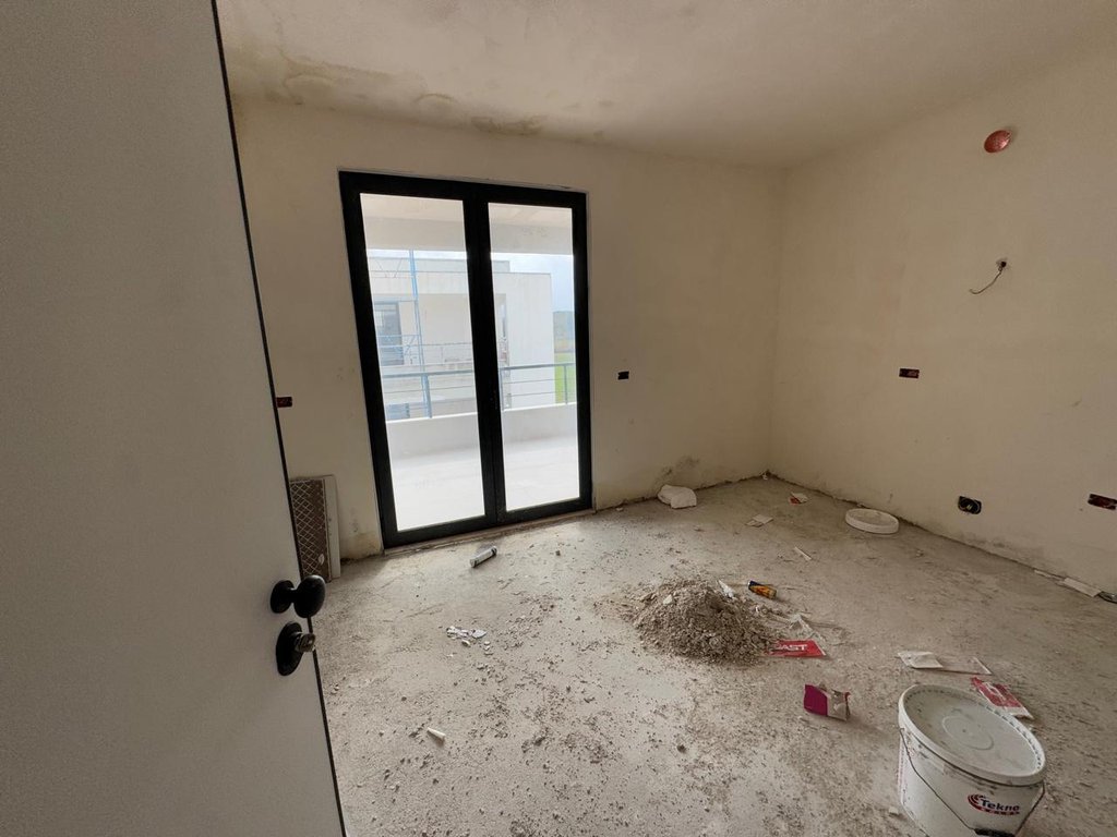 FOR SALE LAST FLOOR OF A 5-STOREY BUILDING IN ROWS!