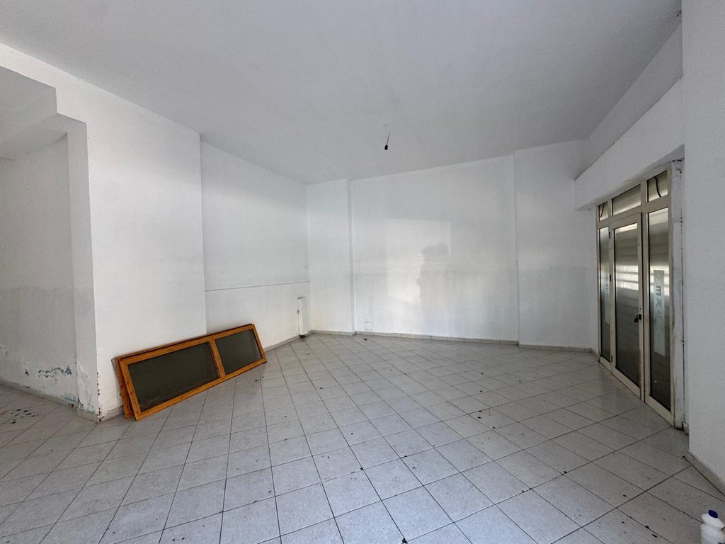 UNIT FOR SALE LOCATED NEAR THE DOCK AREA!