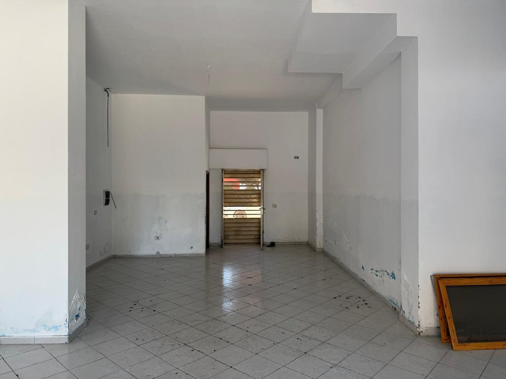 UNIT FOR SALE LOCATED NEAR THE DOCK AREA!