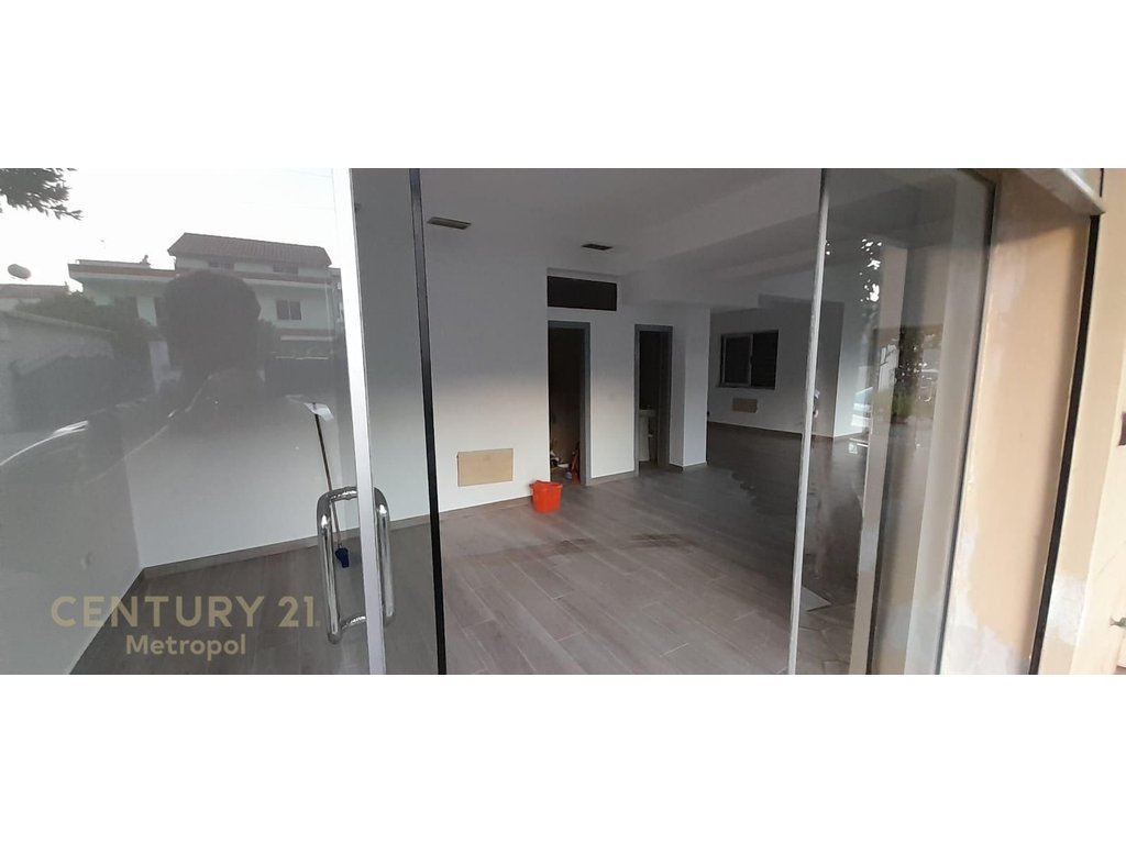 COMMERCIAL UNIT, SHOP FOR SALE ON NJAZI MEKA STREET!
