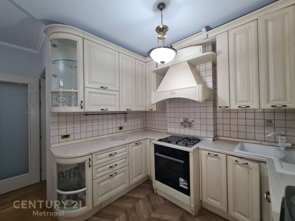 APARTMENT FOR RENT 2+1+2 with parking on QEMAL STAFA STREET!