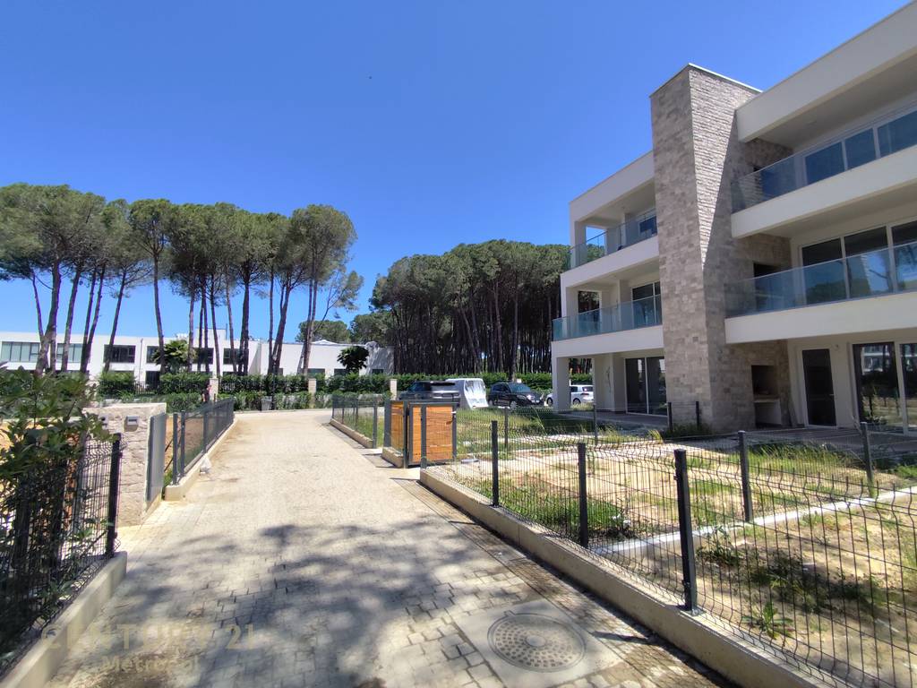 VILLA FOR SALE IN LALEZI BAY!