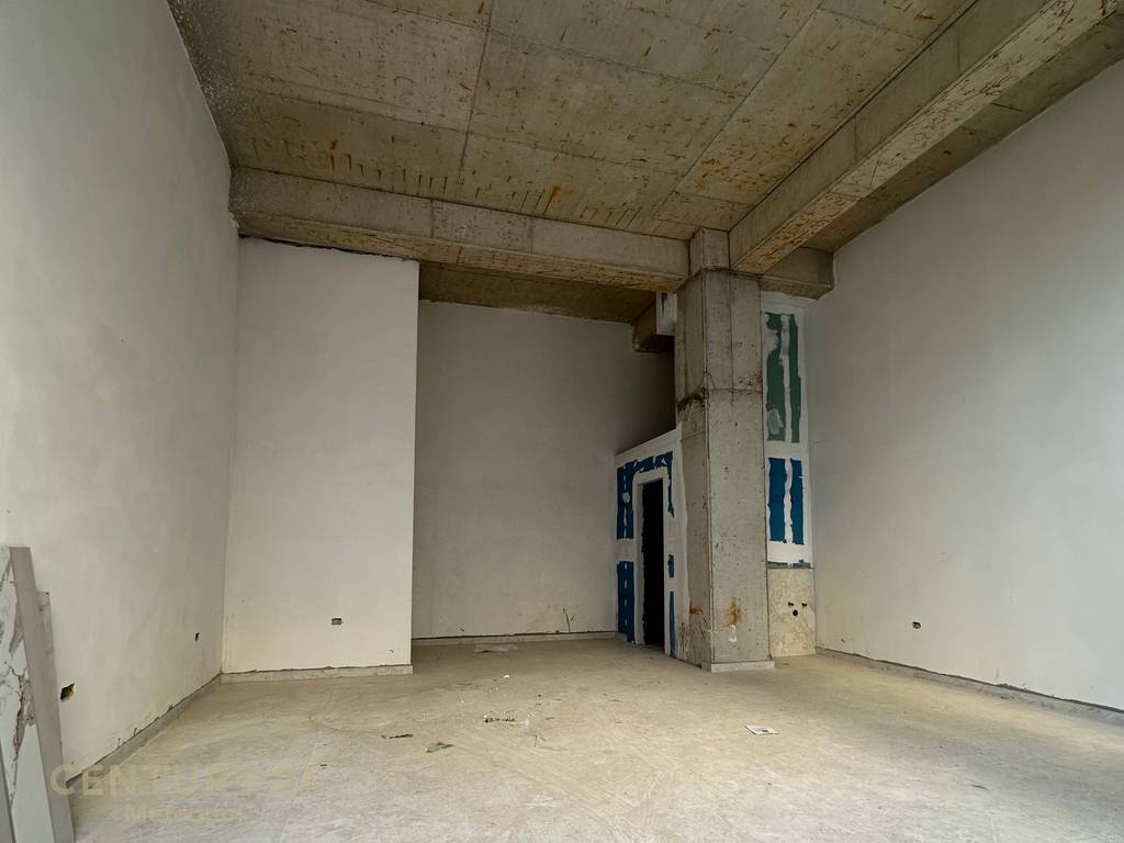 Commercial Unit for Rent at Zogu i Zi