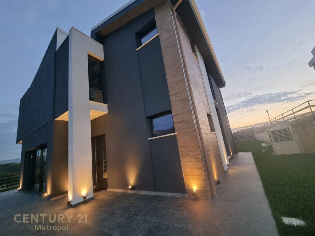 VILLA WITH POOL FOR SALE IN DAIAS, PRIVATE RESIDENCE!