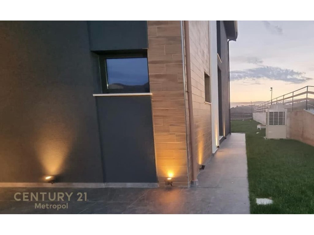 VILLA WITH POOL FOR SALE IN DAIAS, PRIVATE RESIDENCE!
