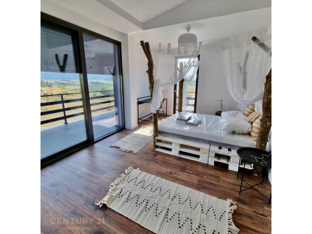 VILLA WITH POOL FOR SALE IN DAIAS, PRIVATE RESIDENCE!
