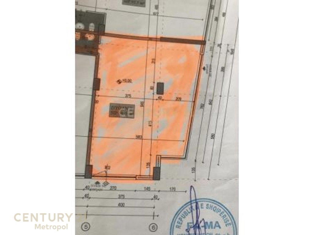 Commercial space 66m2 for sale in the Paris Commune, Tirana