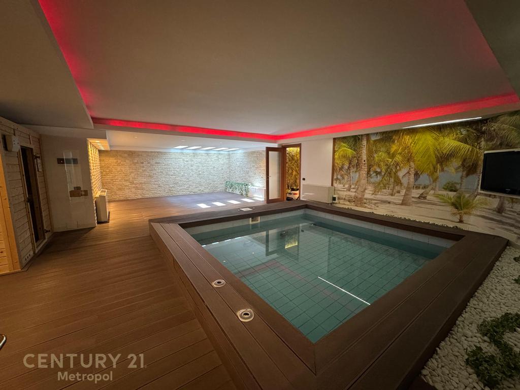 VILE INDIVIDUAL WITH POOL FOR RENT NEAR TEG