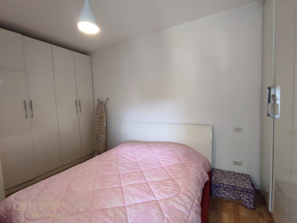 APARTAMENT 2+1+2 PER QERA PRANE QENDRES !
