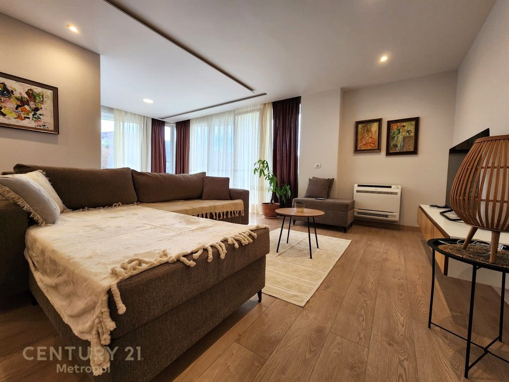 Apartment 3+1+2 bathrooms for rent in the Botanical Garden!