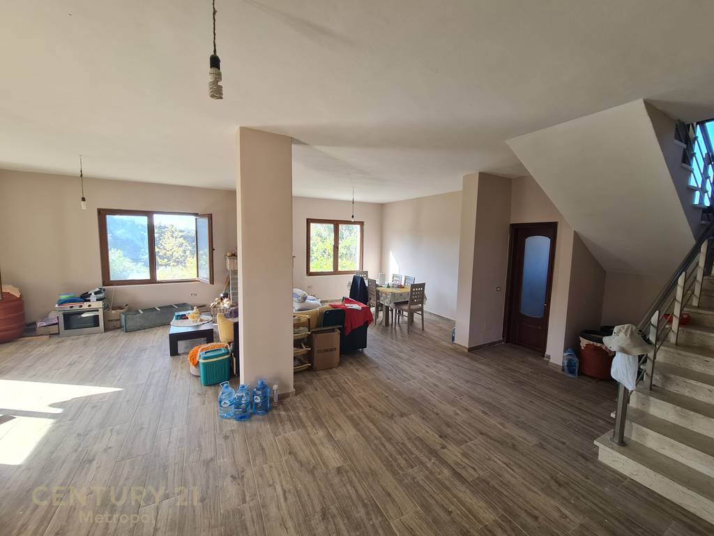 SHE HAS A PRIVATE HOUSE IN TOKA, IN KODRAT E MARIKAJ!
