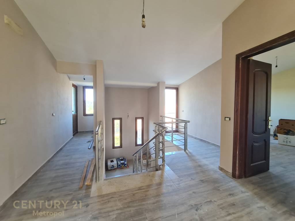 SHE HAS A PRIVATE HOUSE IN TOKA, IN KODRAT E MARIKAJ!