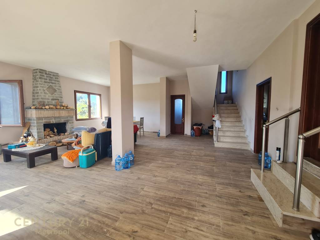 SHE HAS A PRIVATE HOUSE IN TOKA, IN KODRAT E MARIKAJ!