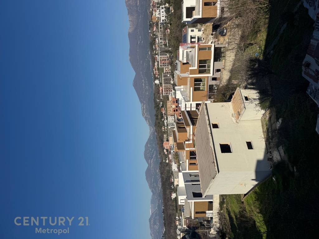 VILLA ADJACENT TO THE POOL FOR SALE, NEAR THE DRY LAKE!