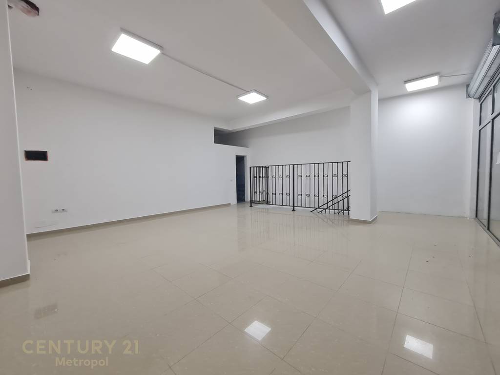 For rent commercial space 250 m², in Yzberish!