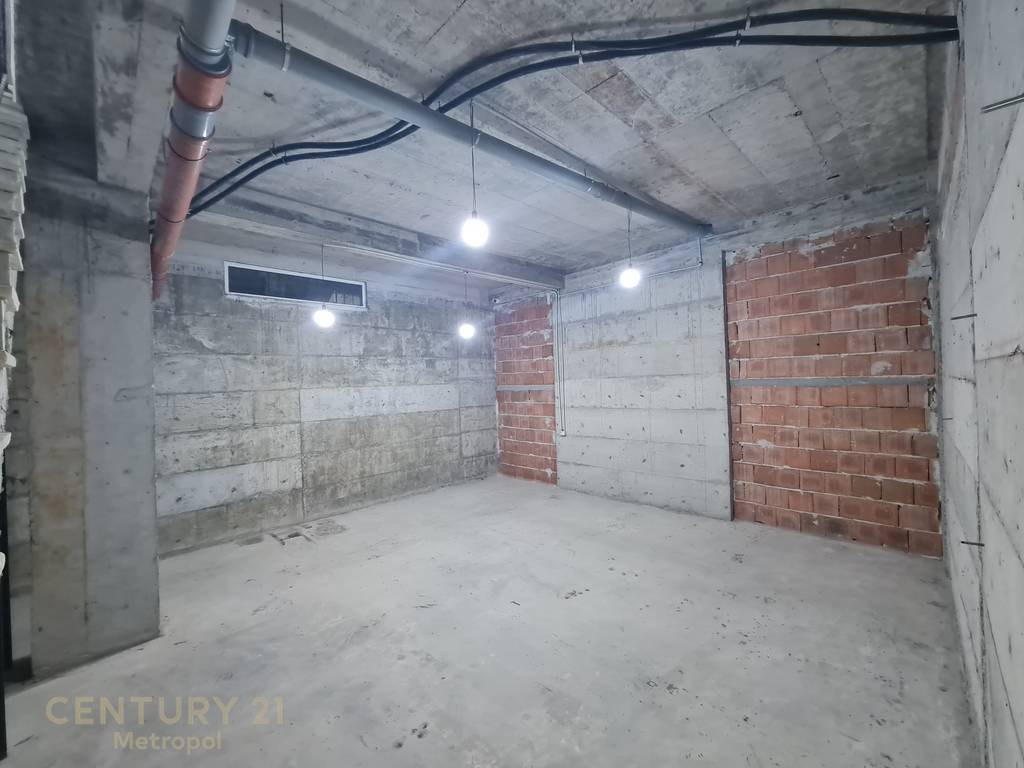 For rent commercial space 250 m², in Yzberish!