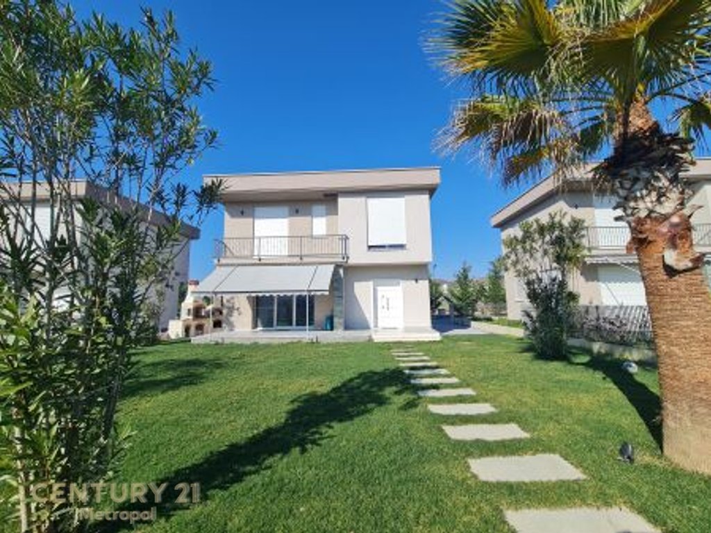 Villa for sale in Lalzi Bay!