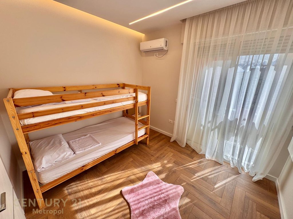 APARTMENT 2+1+PARKING SPACE NEAR NEW BAZAAR!