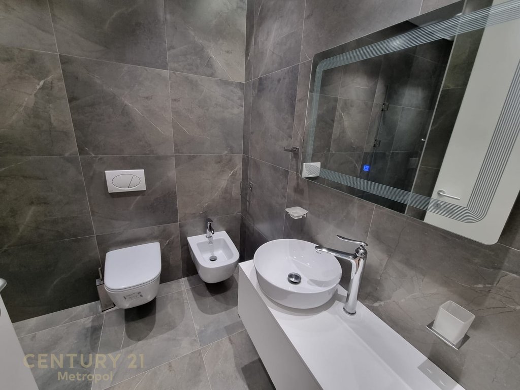 APARTAMENT 2+1+2 ME 1 POST PARKIMI TEK SECRET GARDEN!
