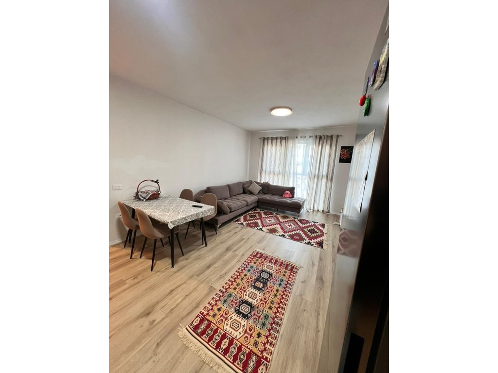 Shitet apartament 2+1 ne zonen e Astirit!