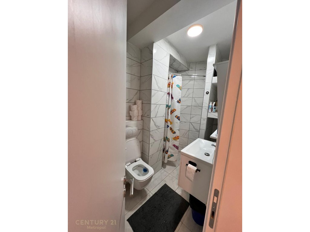 Shitet apartament 2+1 ne zonen e Astirit!
