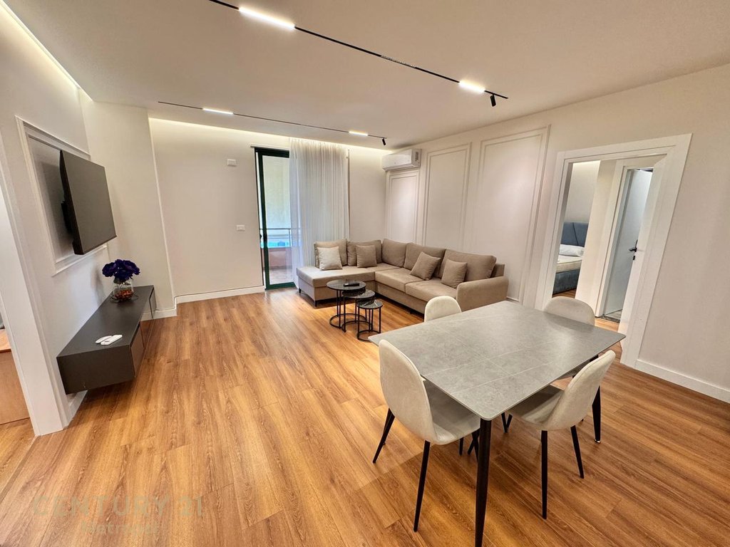 APARTMENT 2+1 NEAR THE NEW MARKET!