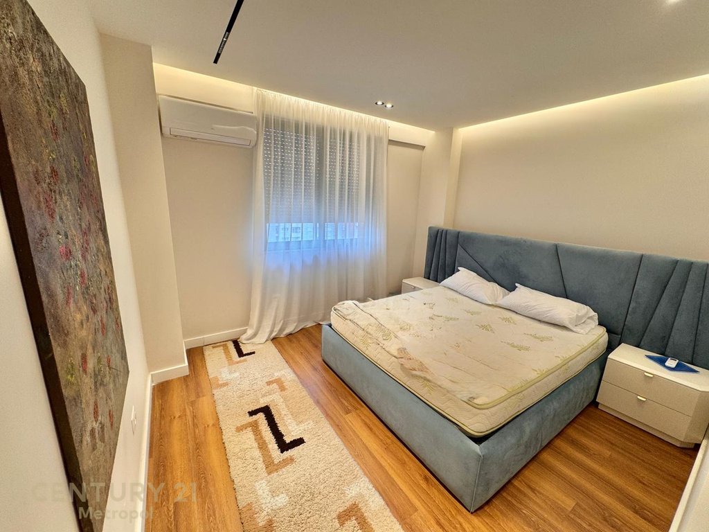 APARTMENT 2+1 NEAR THE NEW MARKET!