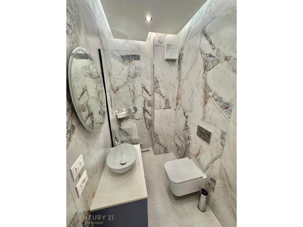 APARTMENT 2+1 NEAR THE NEW MARKET!