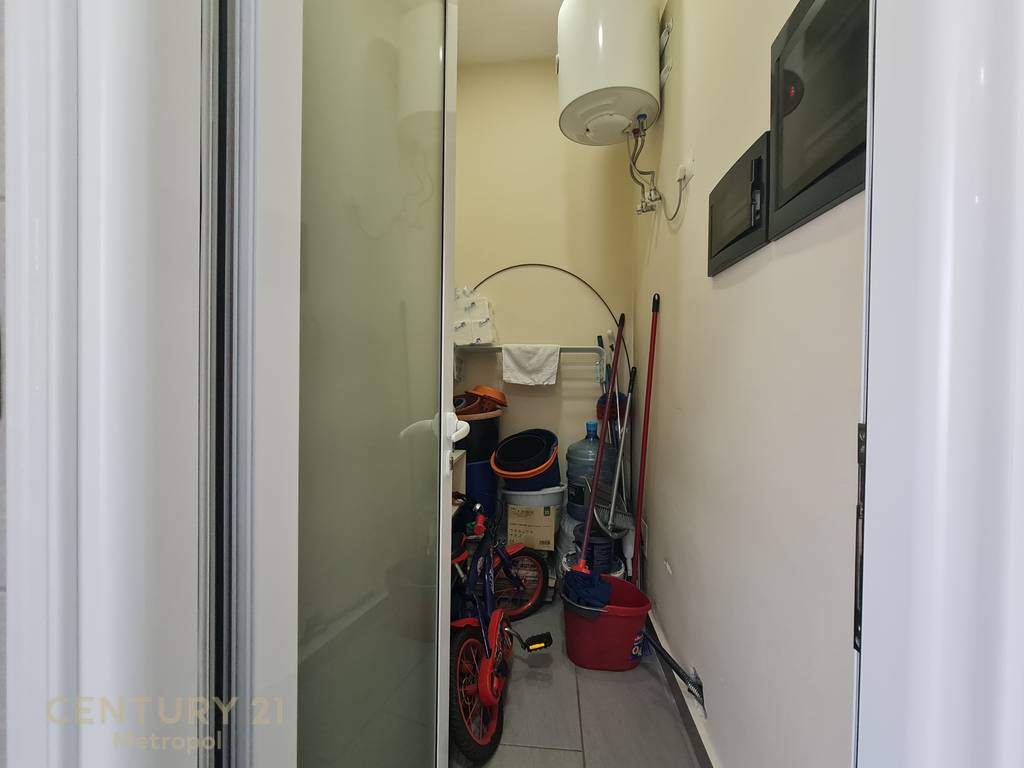 COMMERCIAL SPACE FOR RENT 120m, PARIS COMMUNE!