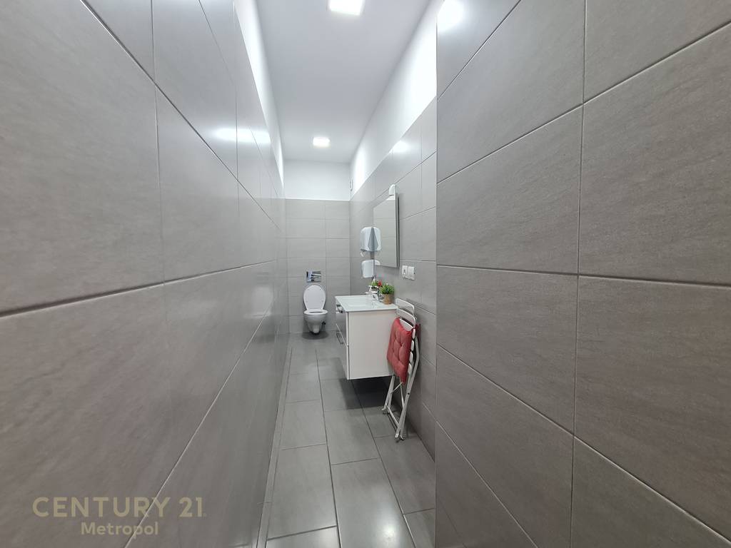 COMMERCIAL SPACE FOR RENT 120m, PARIS COMMUNE!