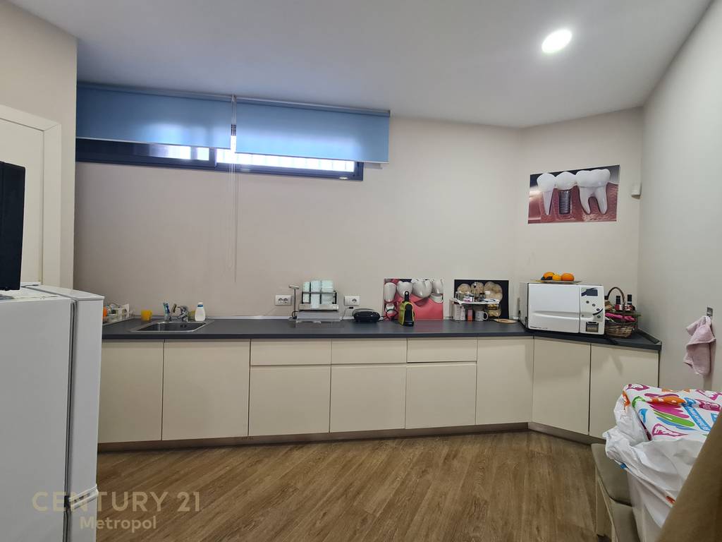 COMMERCIAL SPACE FOR RENT 120m, PARIS COMMUNE!