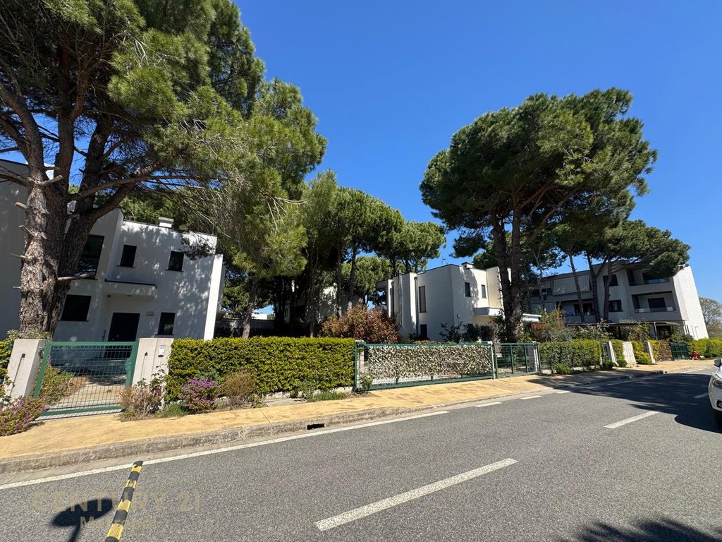 COMMERCIAL PREMISES FOR SALE IN VALA MAR RESIDENCE COMPLEX