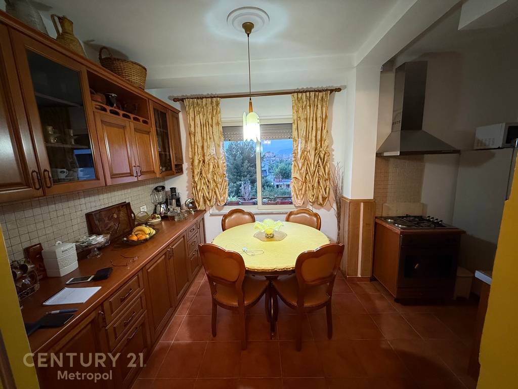 SHITET APARTAMENT 2+1, ISH TREGU ELEKTRIK!