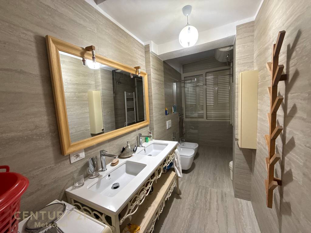SHITET APARTAMENT 2+1, ISH TREGU ELEKTRIK!