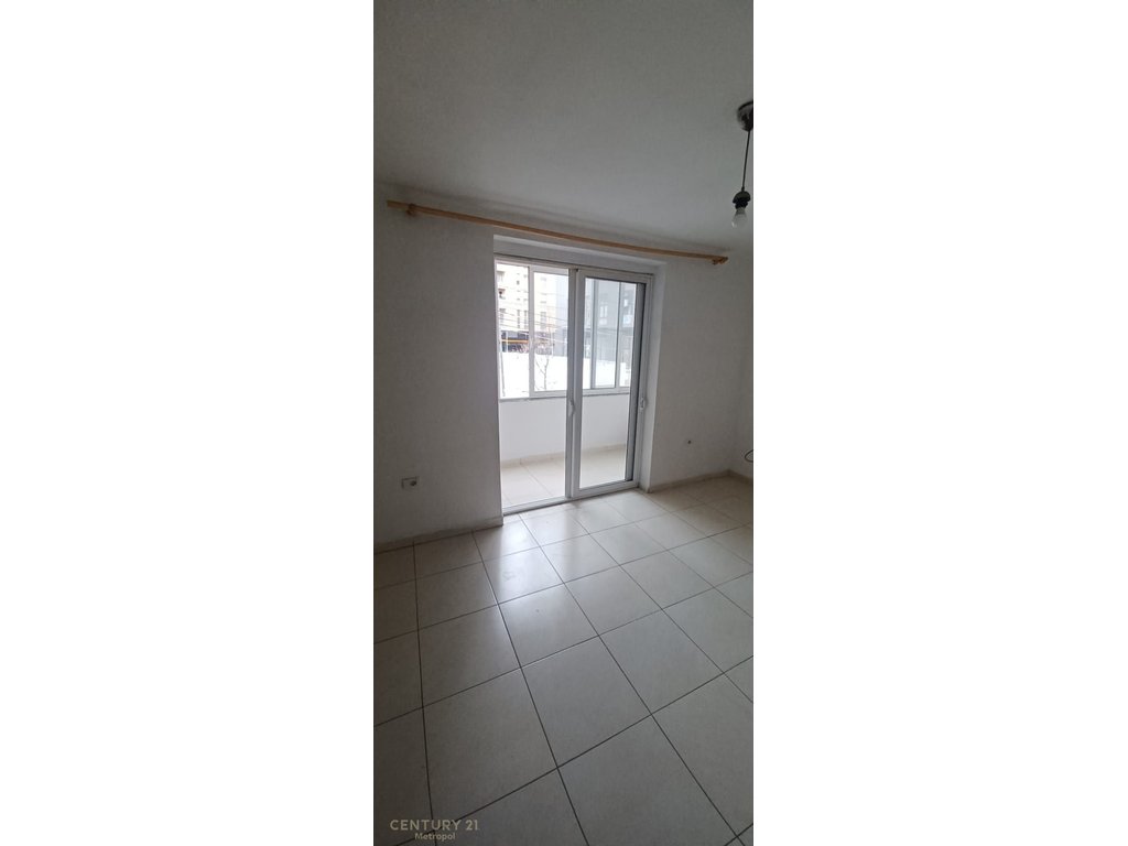 For rent 3+1+2 in Xhamllik
