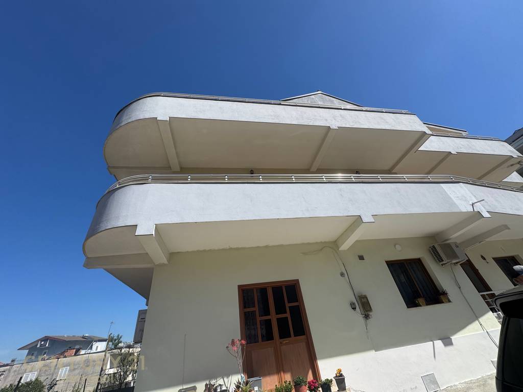 FOR RENT 1+1 APARTMENT ON THE 1ST FLOOR OF A 3-STOREY VILLA NEAR GERMAN VILLAS!
