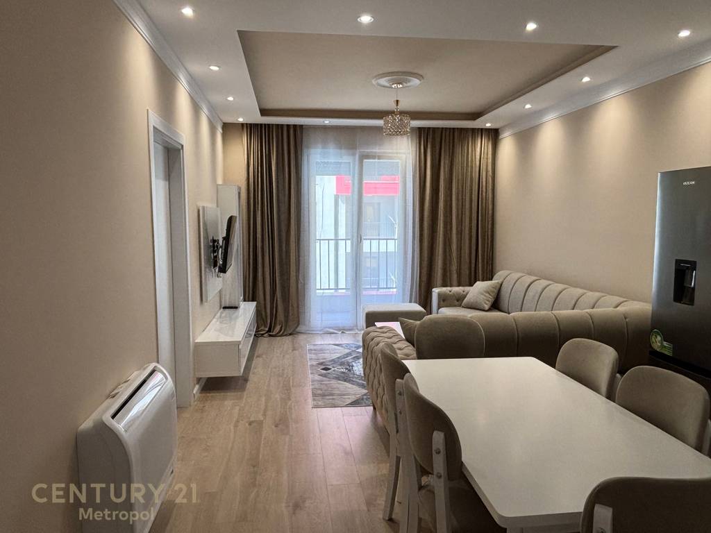 Apartment 2+1 me Qira afer Unazes, Paskuqan