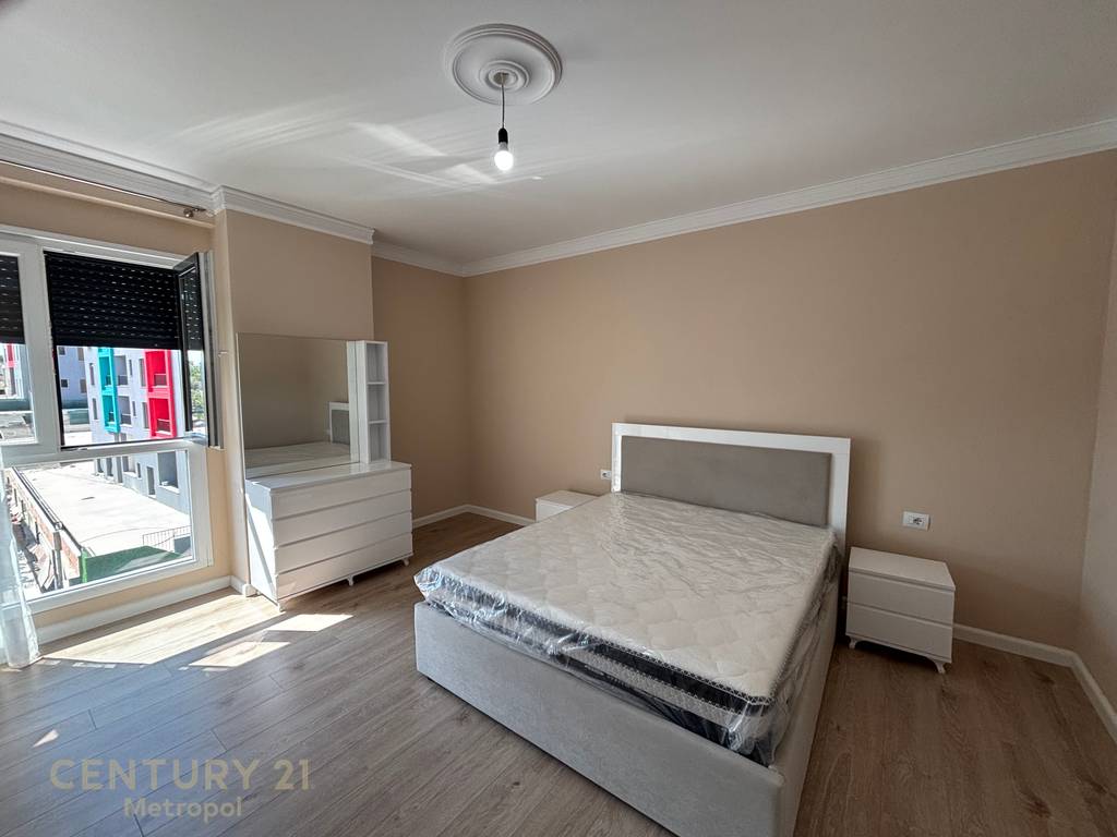 Apartment 2+1 me Qira afer Unazes, Paskuqan