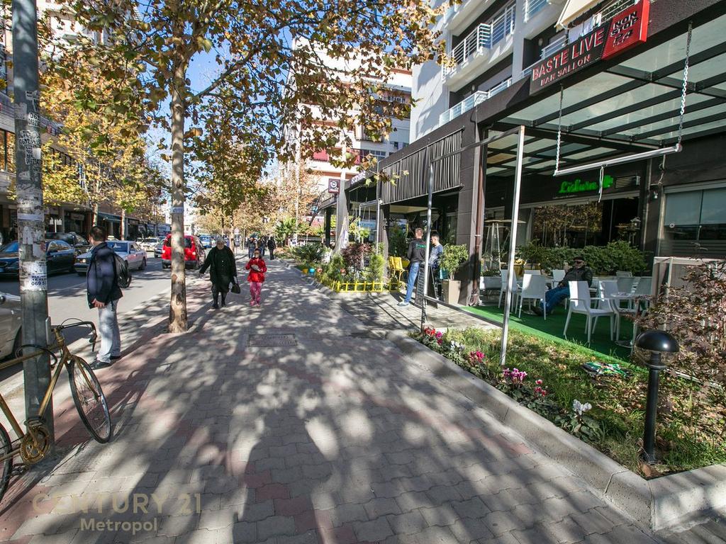 SHE'S AMBIENT COMMERCIAL ON DON DOSKO STREET 32.5m!
